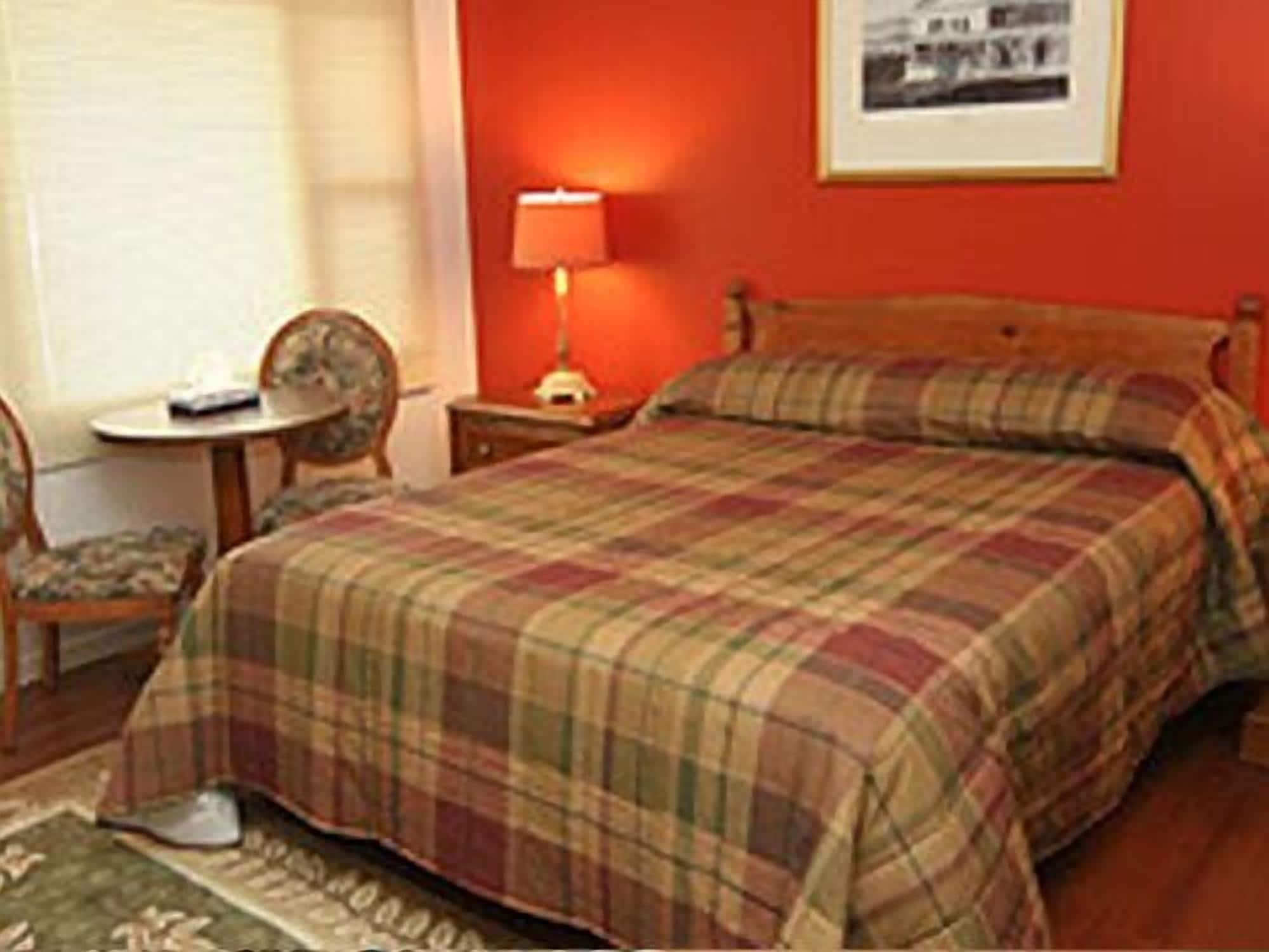 Community Court Motel Saratoga Springs Exterior photo