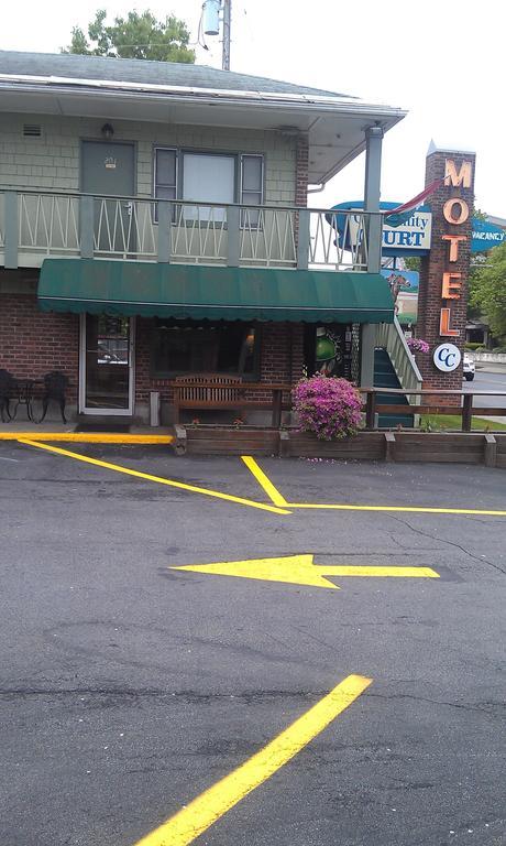 Community Court Motel Saratoga Springs Exterior photo